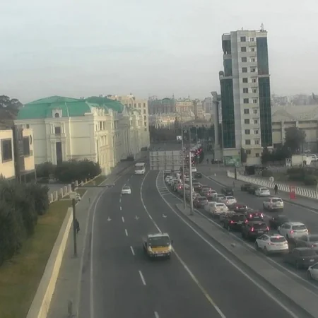 Bakının bir sıra yollarında tıxac yaranıb - SİYAHI