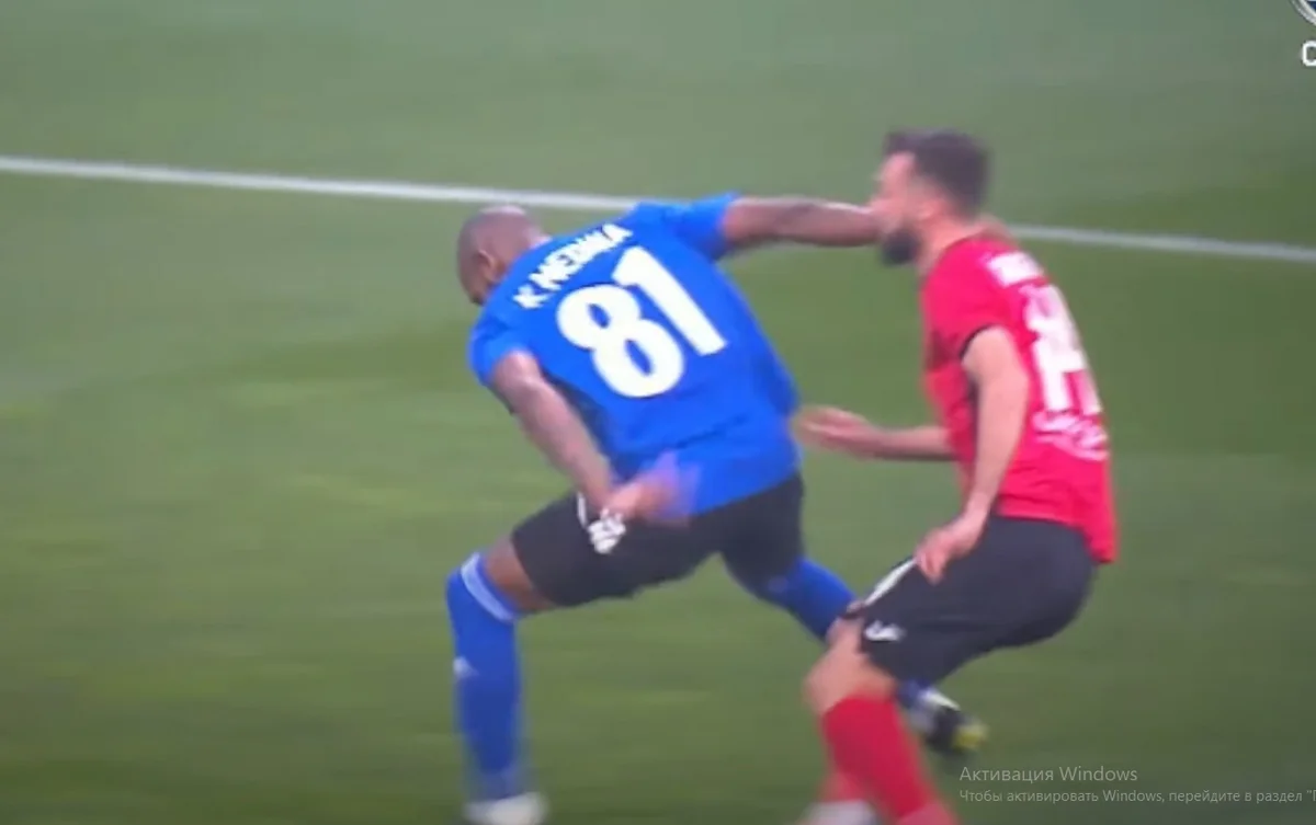 Qarabağın müdafiəçisi rəqibinə sillə vurub, referi penalti təyin etməyib