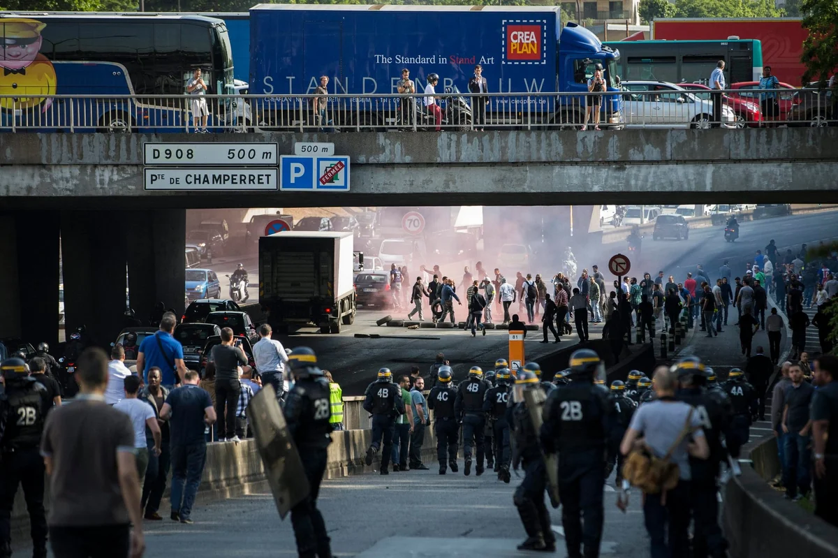 Taxi drivers protesting in France