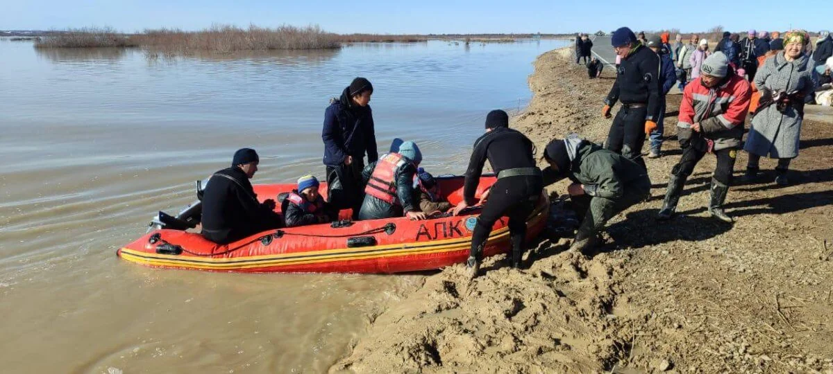 В Казахстане эвакуировали более 11 тыс. человек в связи с паводками