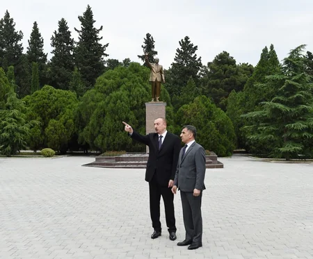 Prezident İlham Əliyev Naftalana səfərə gedib