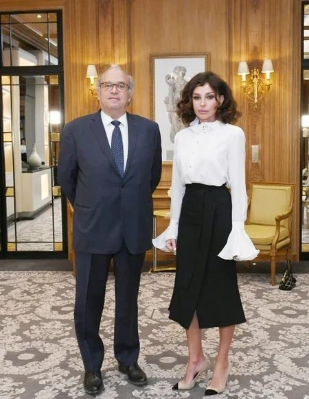 Mehriban Əliyeva Fransanın Milli Xərçəng İnstitutunun təsisçisi ilə görüşüb