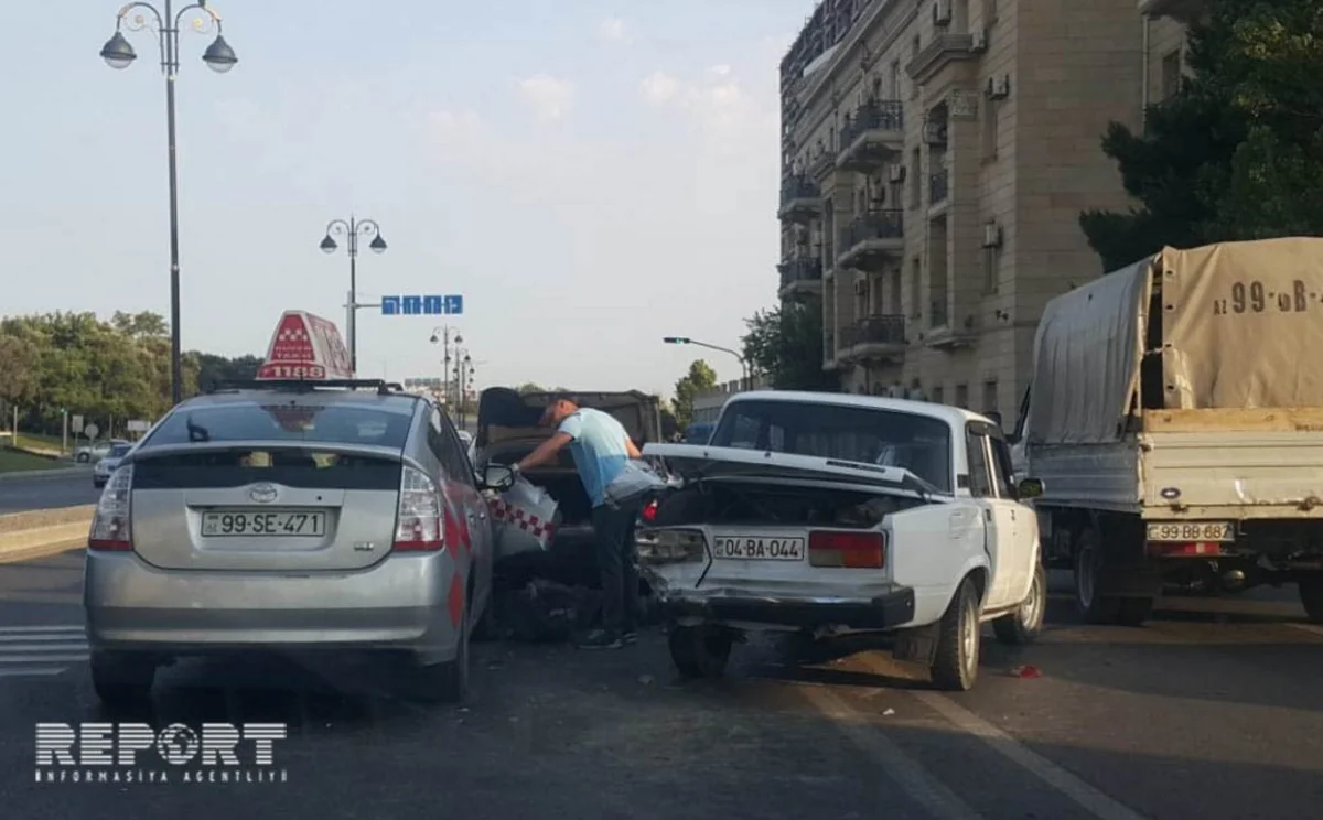 Zığ yolunda 4 maşın toqquşub - FOTO