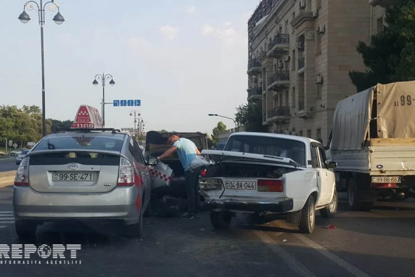 Zığ yolunda 4 maşın toqquşub - FOTO