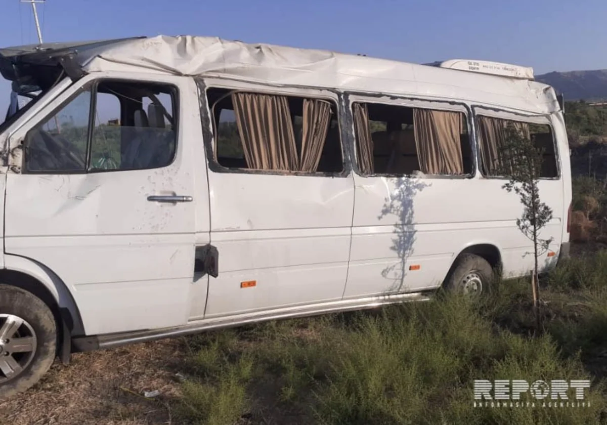 Hacıqabulda mikroavtobus qəzasında yaralananlardan ikisinin vəziyyəti orta-ağırdır - YENİLƏNİB-2