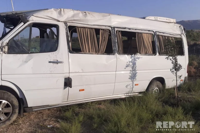 В Гаджигабуле микроавтобус попал в ДТП, 8 пострадавших - ОБНОВЛЕНО
