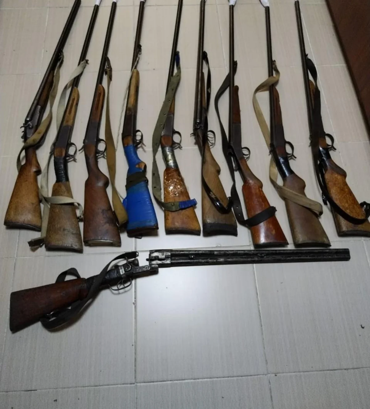 Qəbələ sakinlərindən 10 tüfəng götürülüb