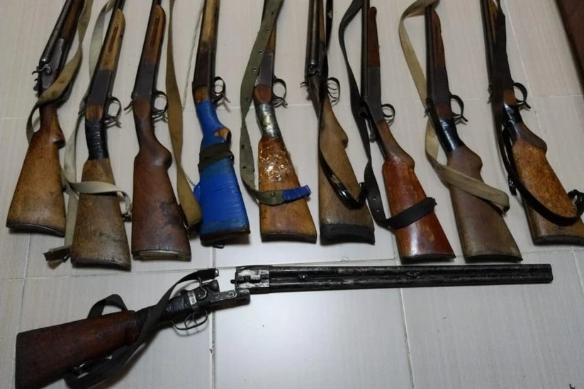 Qəbələ sakinlərindən 10 tüfəng götürülüb