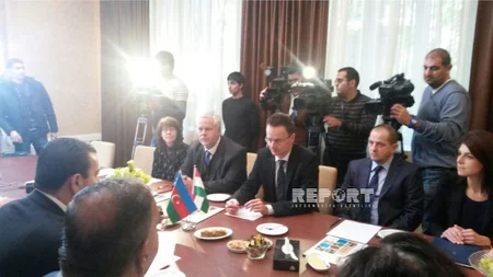 Macarıstanın xarici işlər naziri Azərbaycan Dillər Universitetində olub