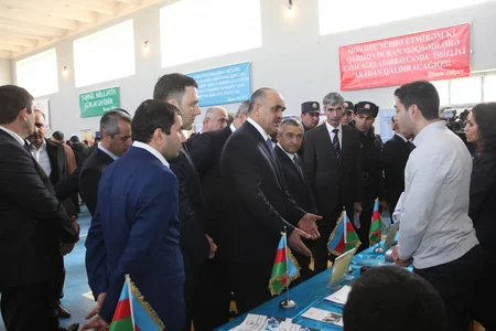 Nazir Nardarana gedib, qəsəbə sakinlərinə iş təklif olunub