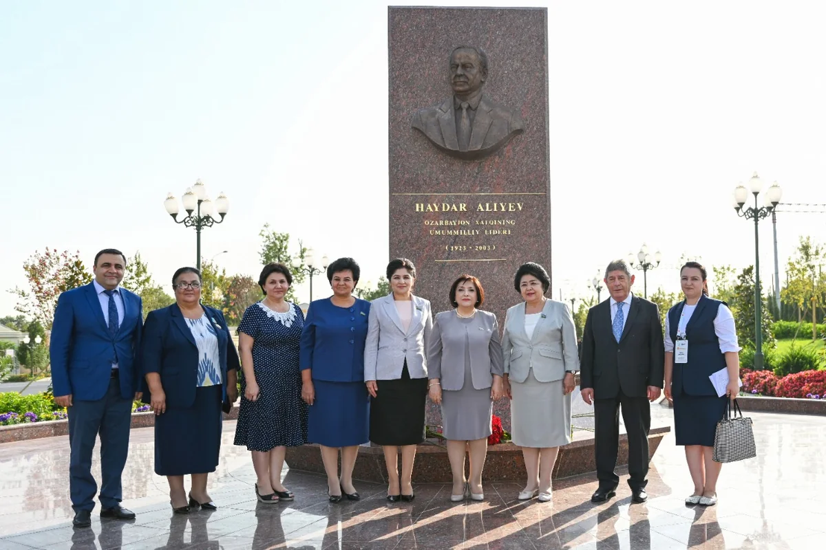 Milli Məclisin nümayəndə heyəti Daşkənddə Heydər Əliyev Meydanında olub