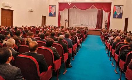 Təhsil nazirinin müavini məktəb direktorları ilə görüşüb