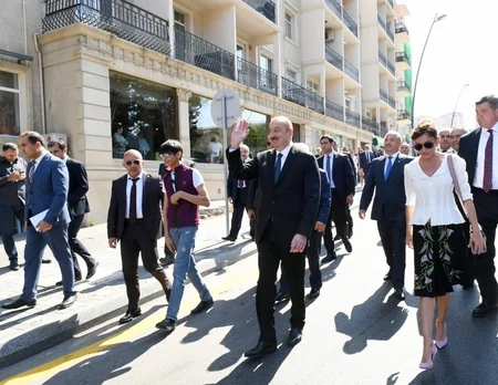 President Ilham Aliyev attends opening of garden outside Tazapir mosque and Central Park built along Fuzuli street
