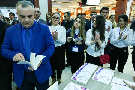 “Könüllülük: Uğurun formulu” kitabının imza günü keçirilib - FOTO