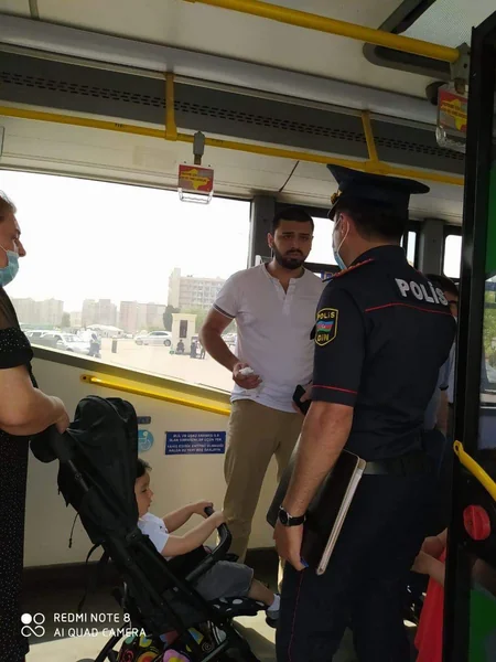 Bakıda ictimai nəqliyyatda qaydalara əməl etməyən sərnişinlər cərimələndi