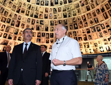 Azerbaijan Defense Minister visits Yad Vashem memorial complex