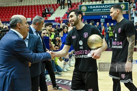 Azərbaycan Basketbol Liqasının qalibi olan Sabaha çempionluq kuboku təqdim olunub