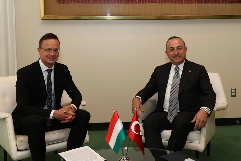 Türkiyə və Macarıstan xarici işlər nazirləri NATO-nun genişlənməsini müzakirə ediblər