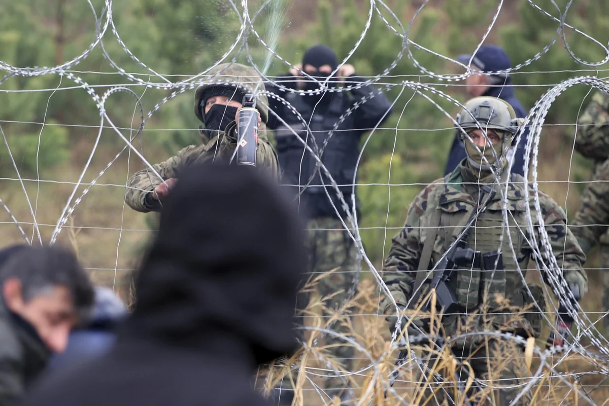 Belarus Litva ilə sərhədə qoşun yığır