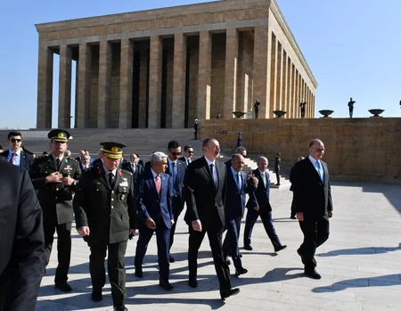 Prezident İlham Əliyev Ankarada Anıtqəbiri ziyarət edib