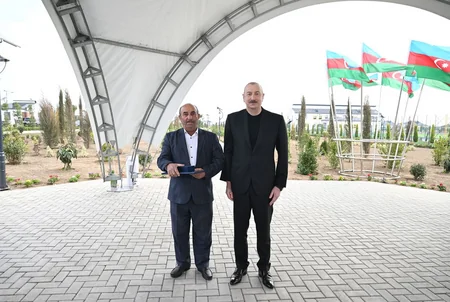 İlham Əliyev və birinci xanım Ağdamın Sarıcalı kəndinin ilk mərhələsinin açılışında iştirak edib - YENİLƏNİB-3