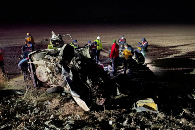 Türkiyədə iki avtomobil toqquşub, 7 nəfər ölüb