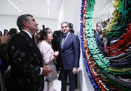 Heydər Əliyev Mərkəzində Türkiyənin tanınmış rəssamı Ahmet Güneştekinin fərdi sərgisi açılıb - FOTO