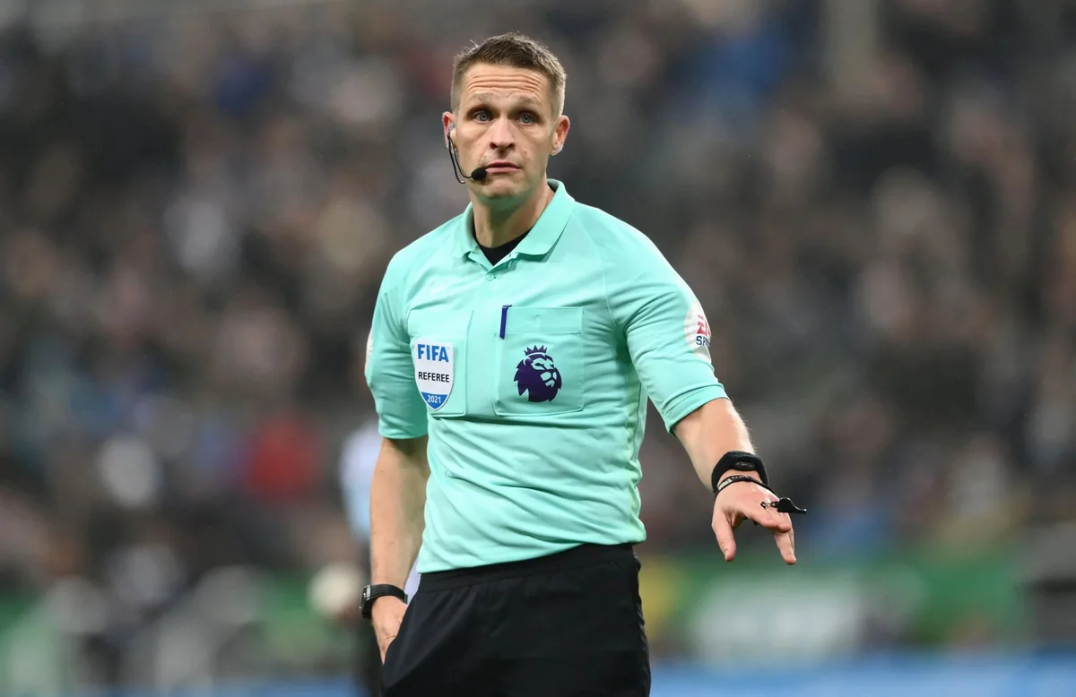 Матч Карабах - Байер 04 обслужат английские арбитры