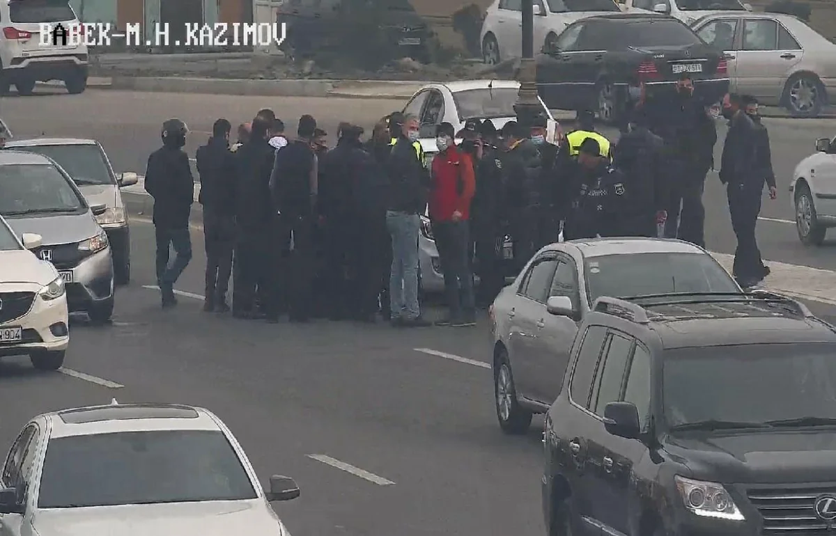 Bakının Babək prospektində yol qəzası olub