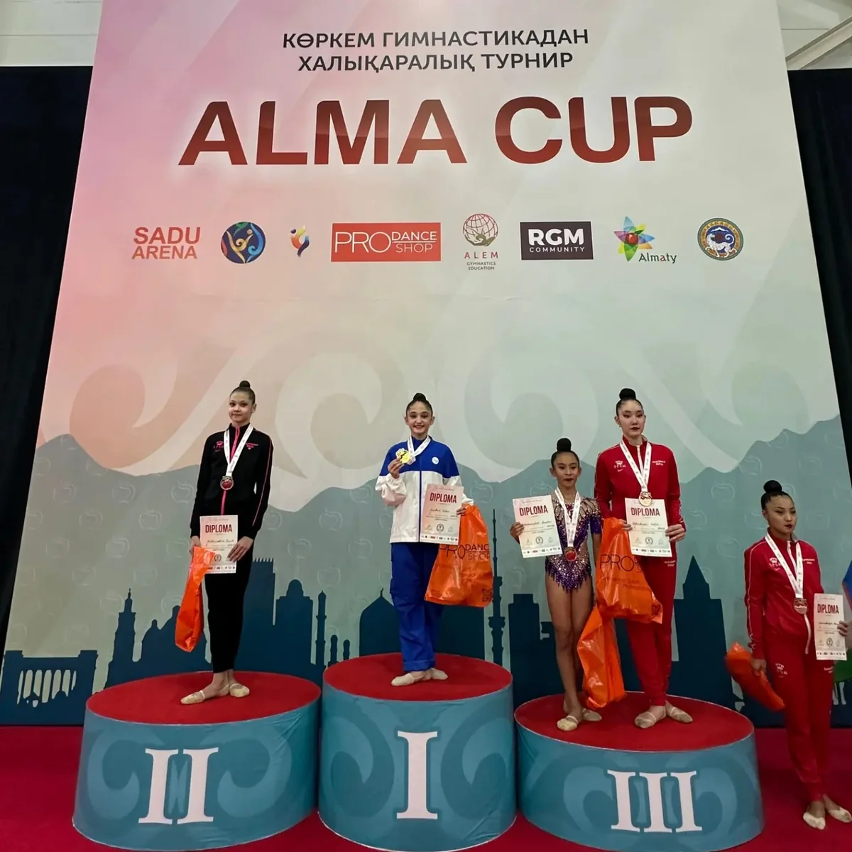 Azərbaycan gimnastları Qazaxıstanda üç qızıl medal qazanıblar