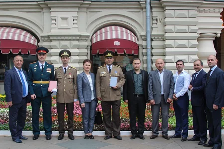 Офицеры МЧС Азербайджана прошли маршем по Красной площади