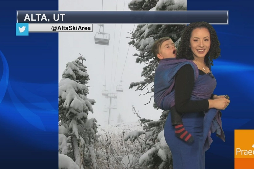 В США ведущая появилась в эфире с засыпающим на спине малышом - ВИДЕО