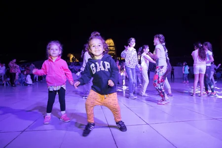 Heydər Əliyev Mərkəzinin parkında konsert təşkil olunub