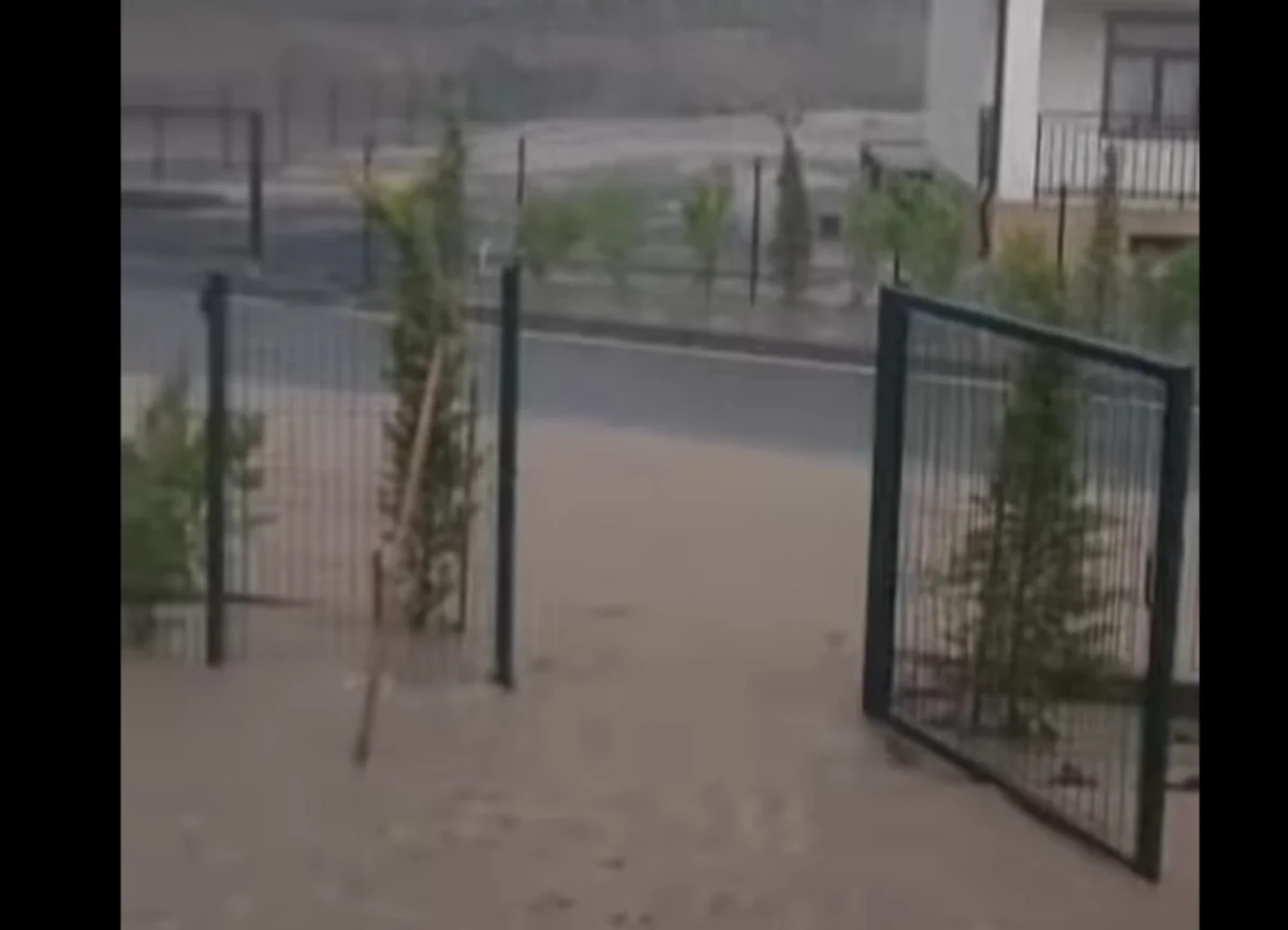Сель нанес ущерб жилым кварталам в Лачыне