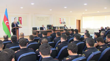 Milli Məclisin deputatları yol polisləri ilə görüşüb
