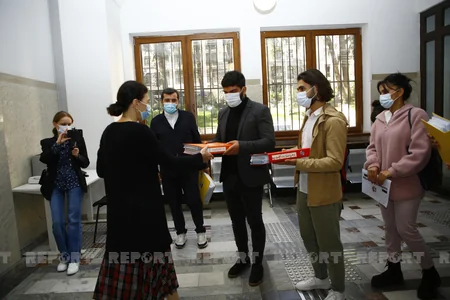Gürcüstan azərbaycanlılarının soyadları ilə bağlı toplanan imzalar parlamentə təqdim olunub