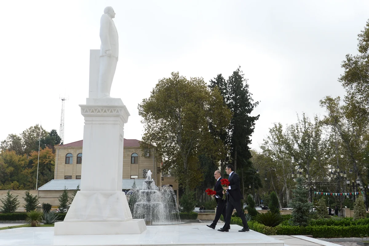 Nəqliyyat, rabitə və yüksək texnologiyalar naziri Göyçayda vətəndaşlarla görüşüb