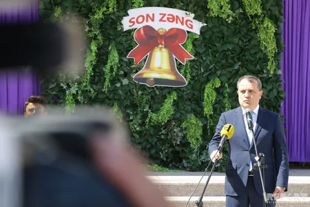 Təhsil naziri məcburi köçkün şagirdlərin Son zəngində  - FOTOREPORTAJ