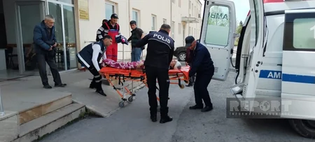 Oğuzda iki avtomobil toqquşub, nənə və körpə nəvəsi xəsarət alıblar