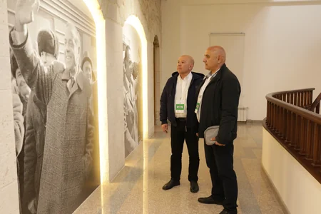 “Xarıbülbül” festivalının qonaqları “Heydər Əliyev və Qarabağ” sərgisində iştirak edib