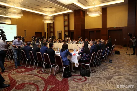 “Siyasi partiyaların maliyyələşdirilməsində şəffaflıq: siyasi partiyaların maliyyə hesabatlarının təqdim edilməsi” mövzusunda seminar başlayıb