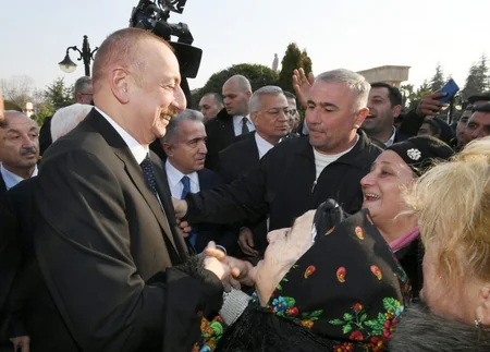 Prezident Ağsuda zəlzələnin nəticələrinin aradan qaldırılması ilə bağlı görülən işlərlə yerində tanış olub