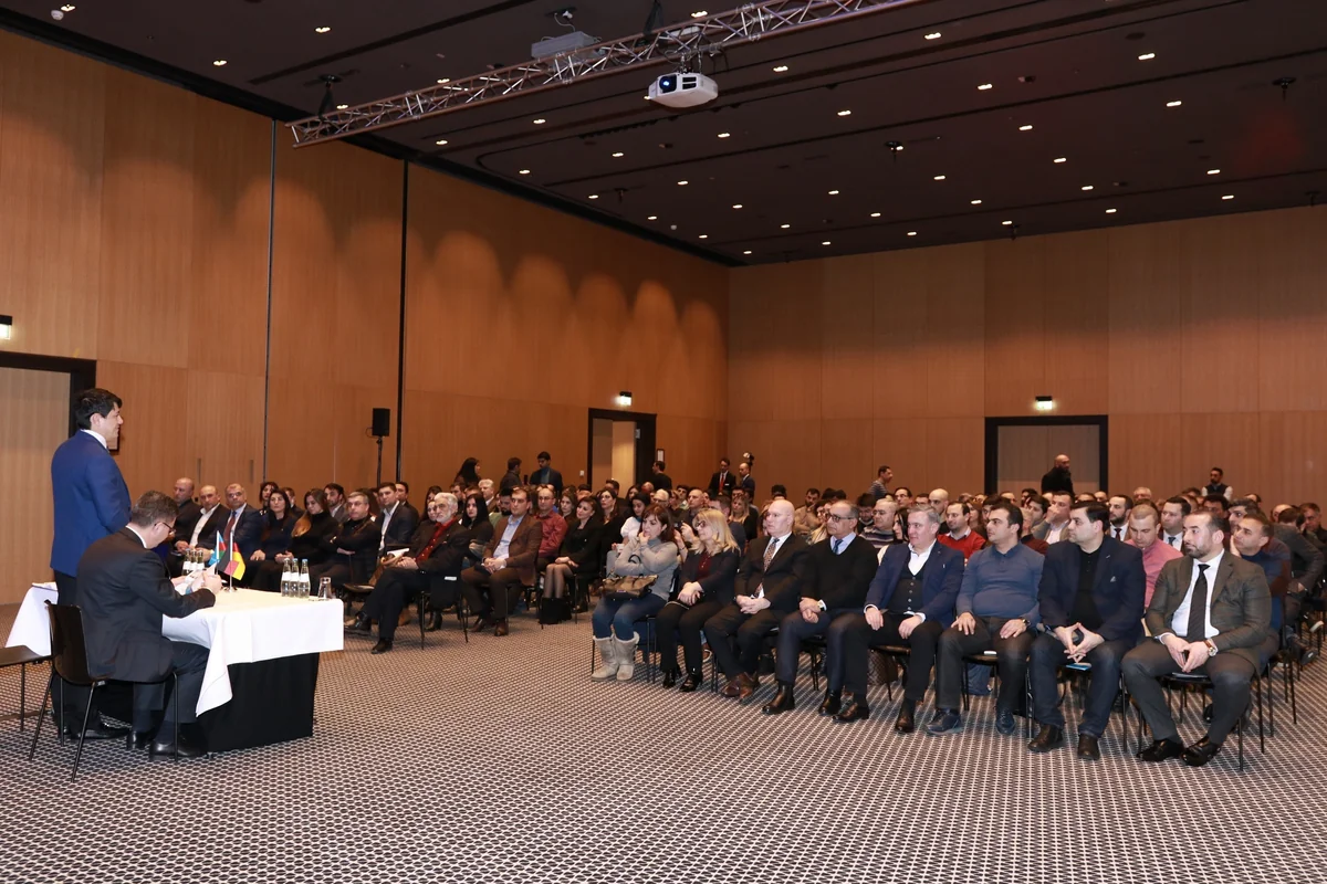 Otuza yaxın ölkədən soydaşlarımızın Berlində görüşü - FOTO