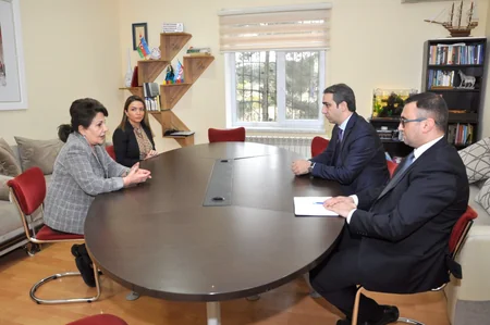 Prezident Administrasiyasının sektor müdiri iki QHT-nin ofisinə baş çəkib