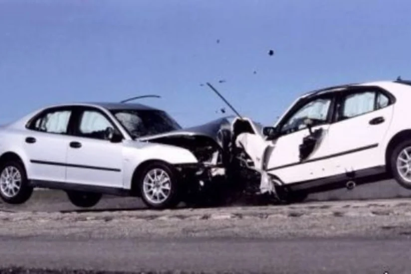 Sabunçuda iki avtomobil toqquşub, yaralı var