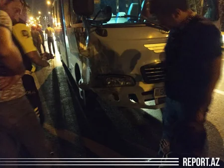 Sumqayıtda mikroavtobus sürücüsü qəza törədərək qaçdı