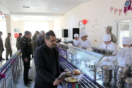 Bu gün bütün hərbi hissələrdə “Açıq qapı” günü keçirilib
