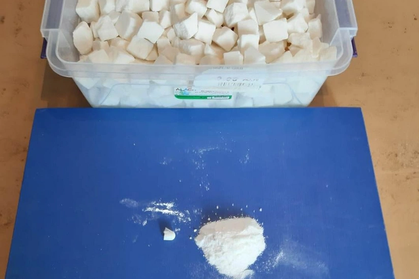 Ata həbsdə olan oğluna narkotik maddə keçirmək istəyib