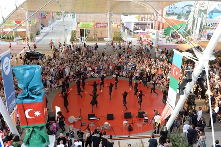 Heydər Əliyev Fondu “Milan Expo 2015”də Azərbaycan “Milli gün”ü çərçivəsində konsert proqramı təşkil edib