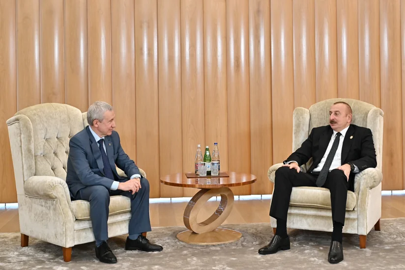 Prezident Rusiyanın “Yedinaya Rossiya” Partiyasının Ali Şurası Bürosunun üzvünü qəbul edib